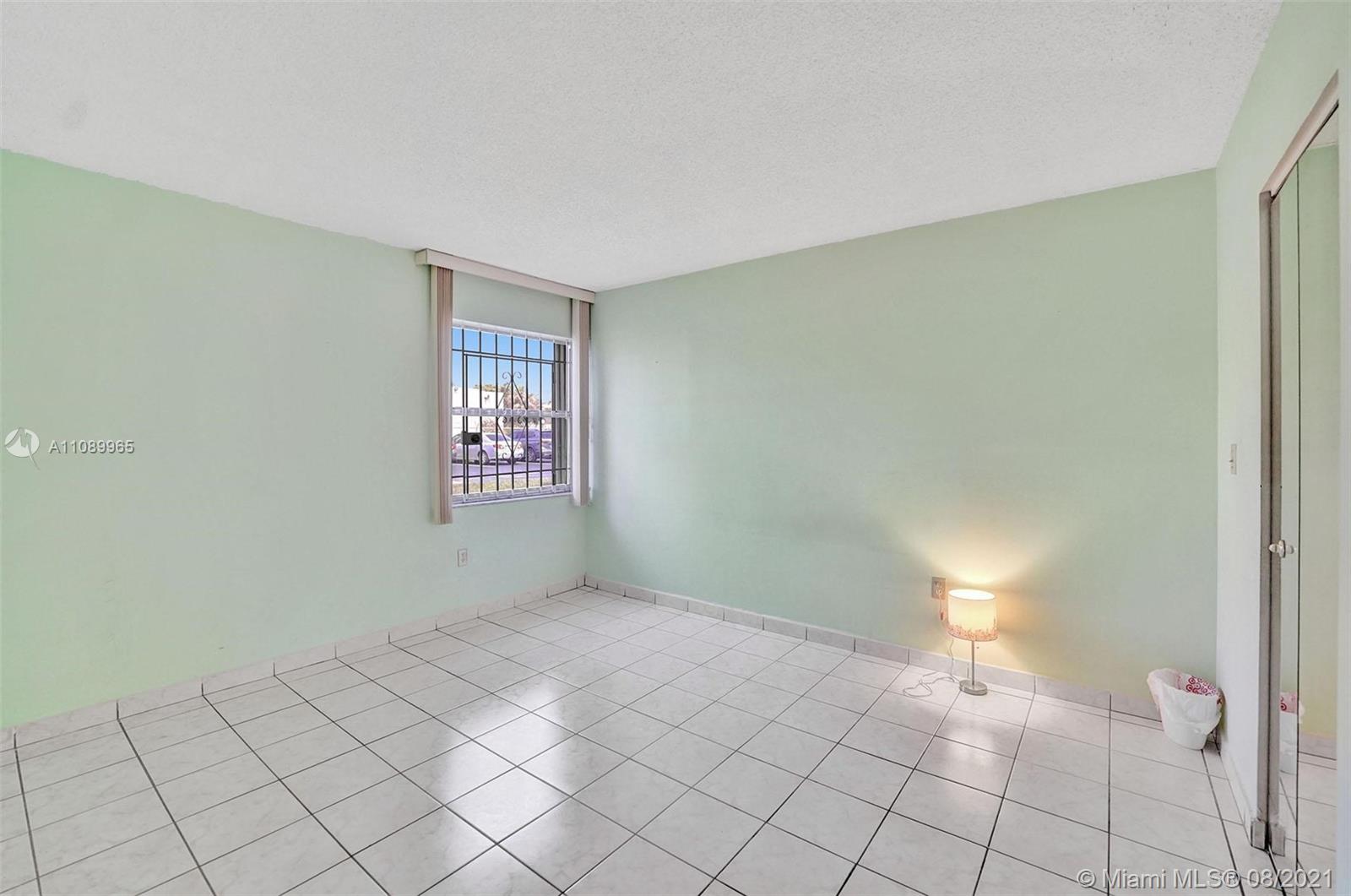 SOUTH WINDS CONDO - Residential