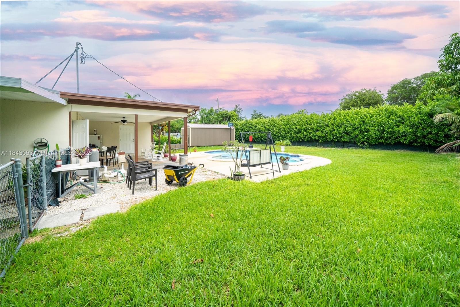 MELODY MANOR - Residential