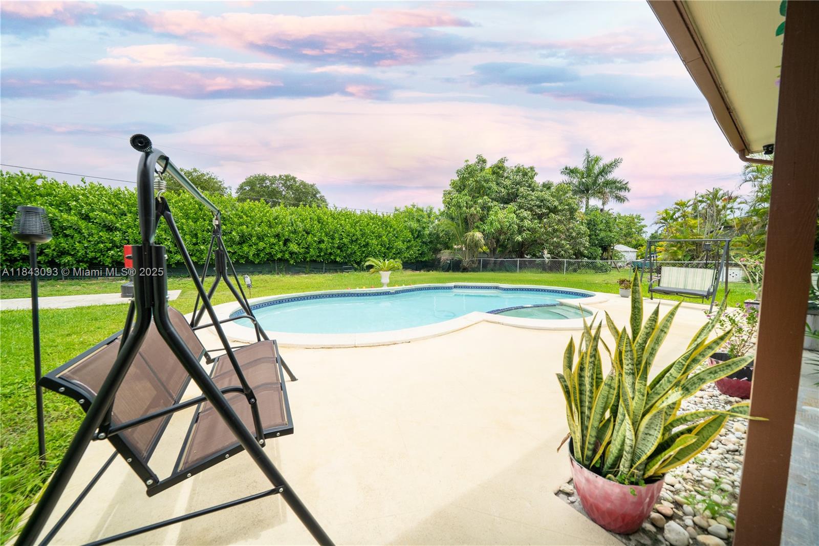 MELODY MANOR - Residential