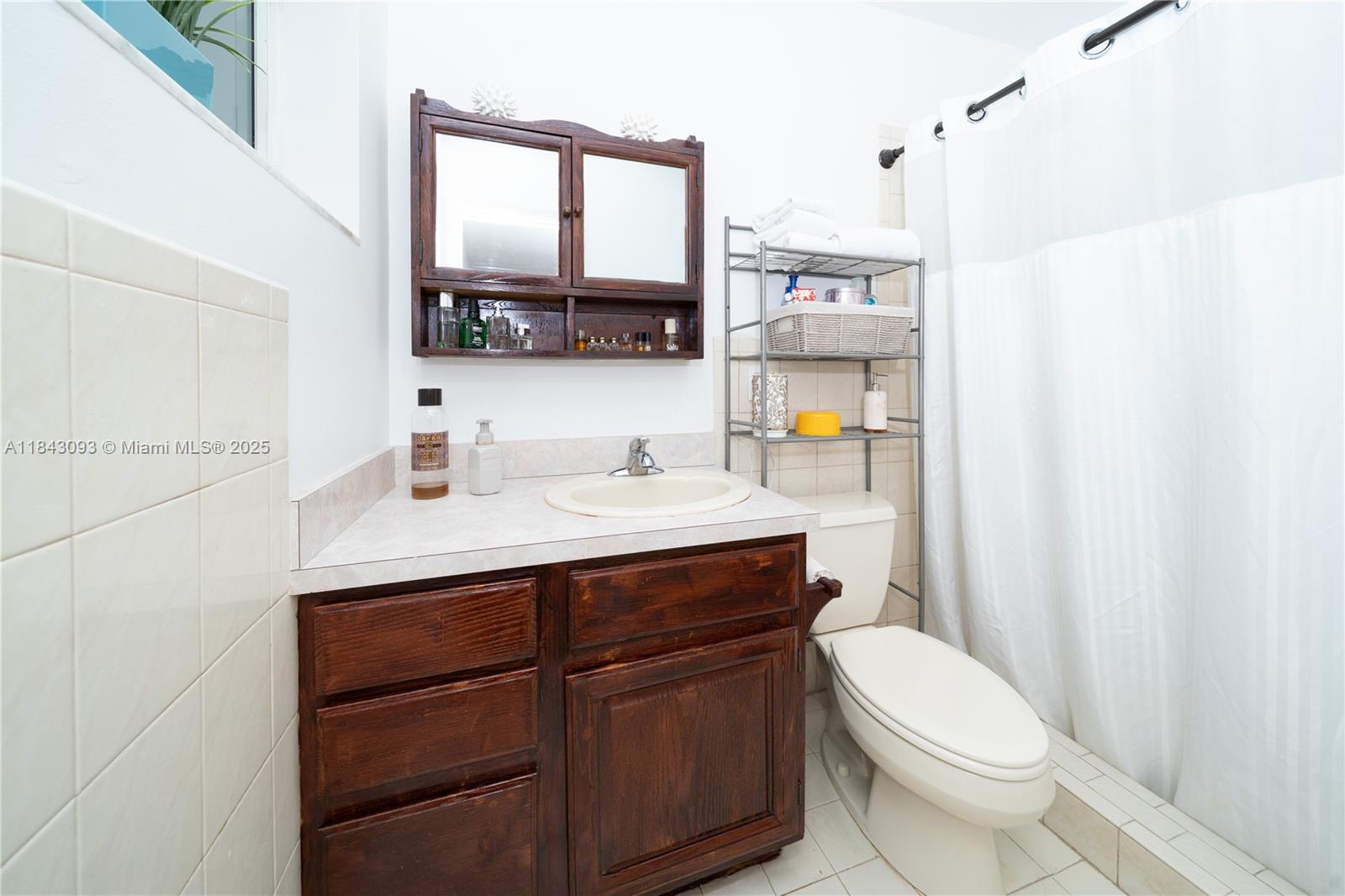 MELODY MANOR - Residential