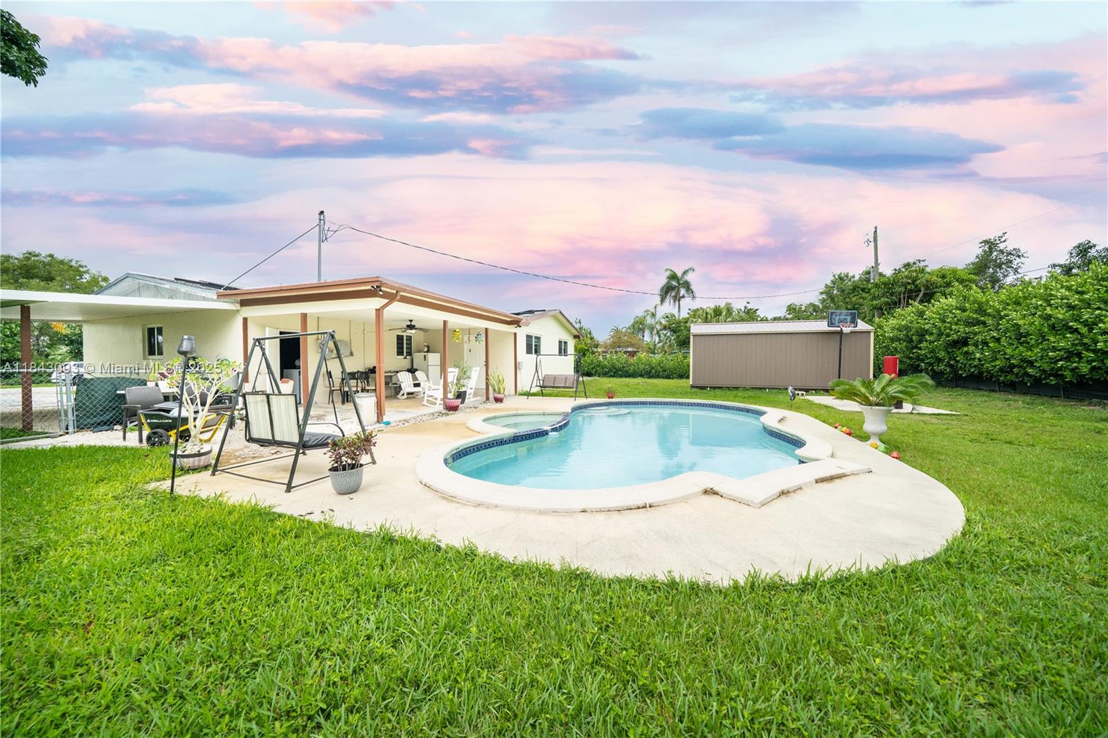 MELODY MANOR - Residential