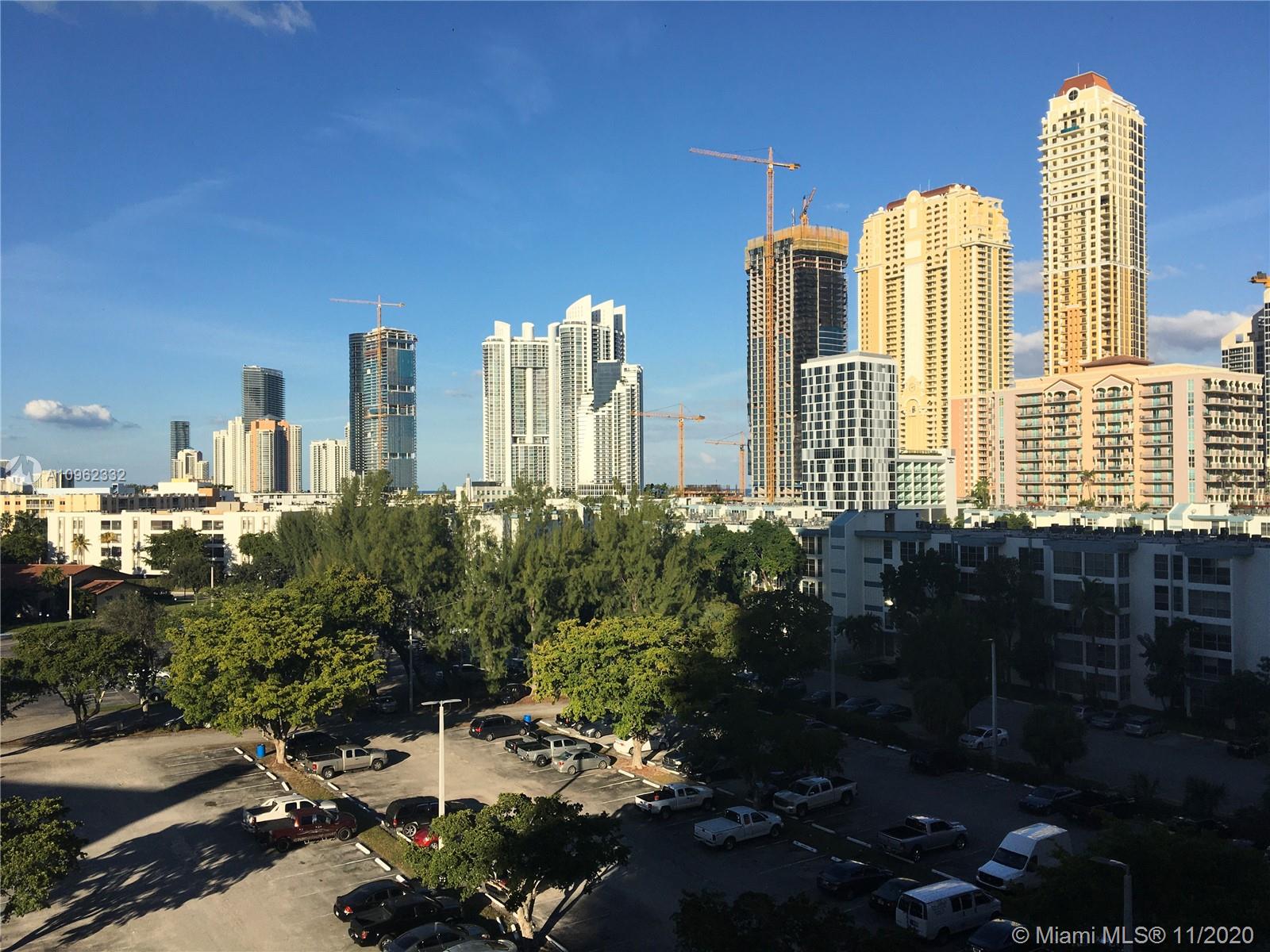 The largest two bedroom apartment in the building, overlooking the ocean.2 minute waking from ocean.
Rented with or without furniture.