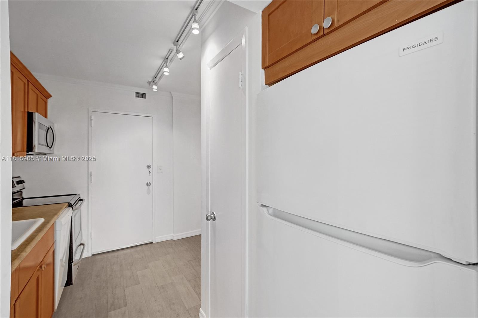 GUILDFORD CONDO - Residential