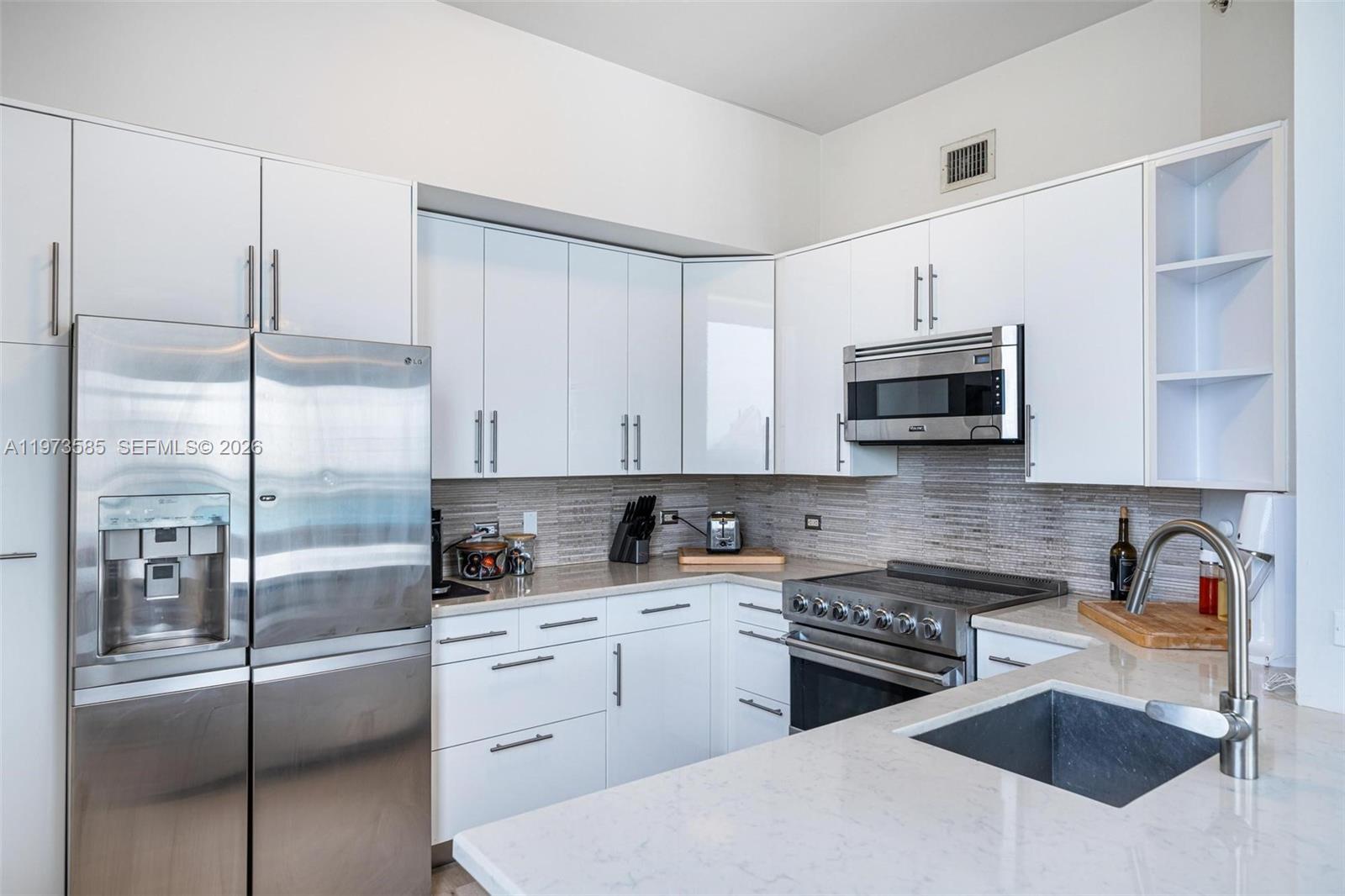 NEW WAVE CONDO - Residential