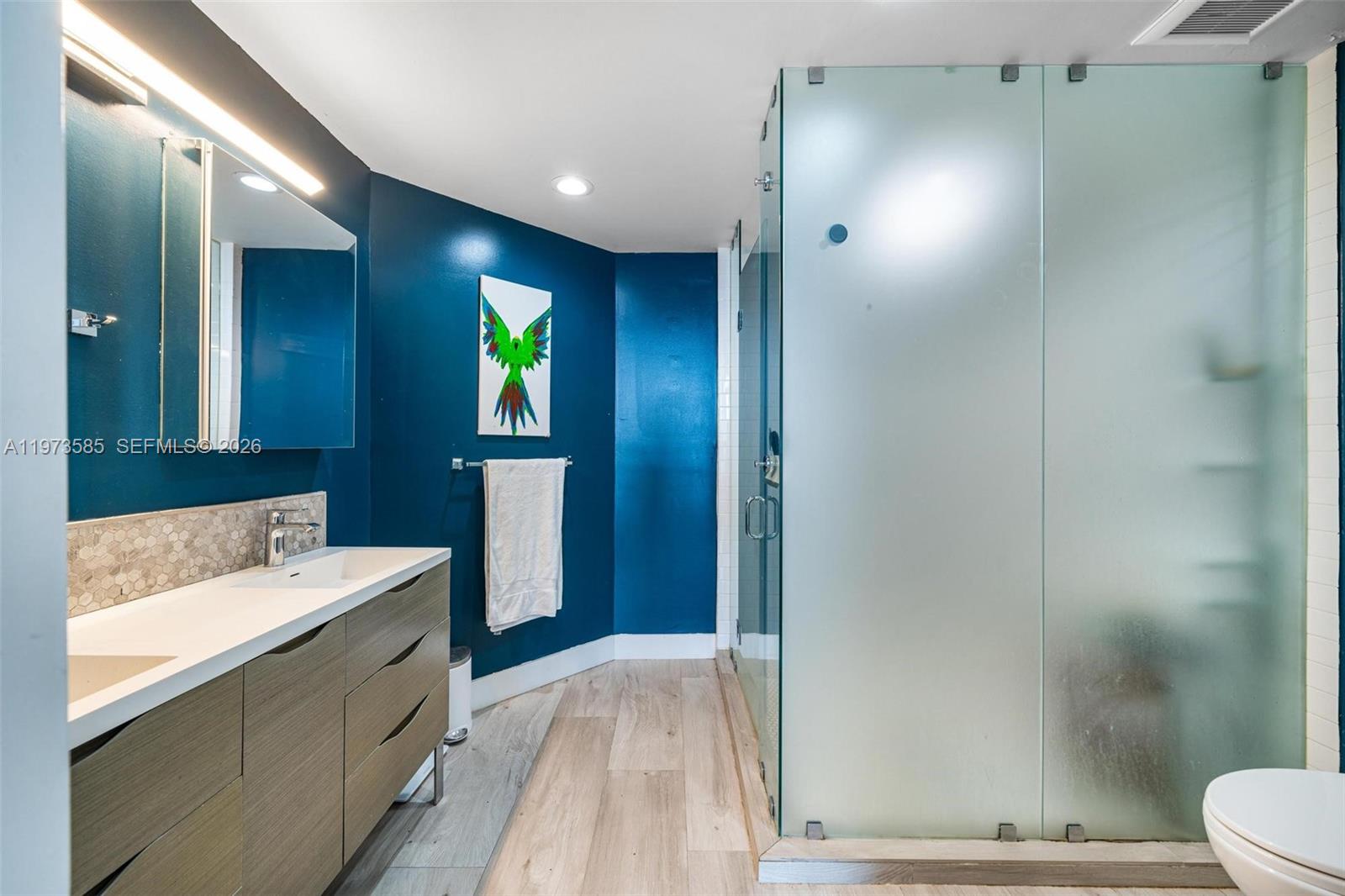 NEW WAVE CONDO - Residential