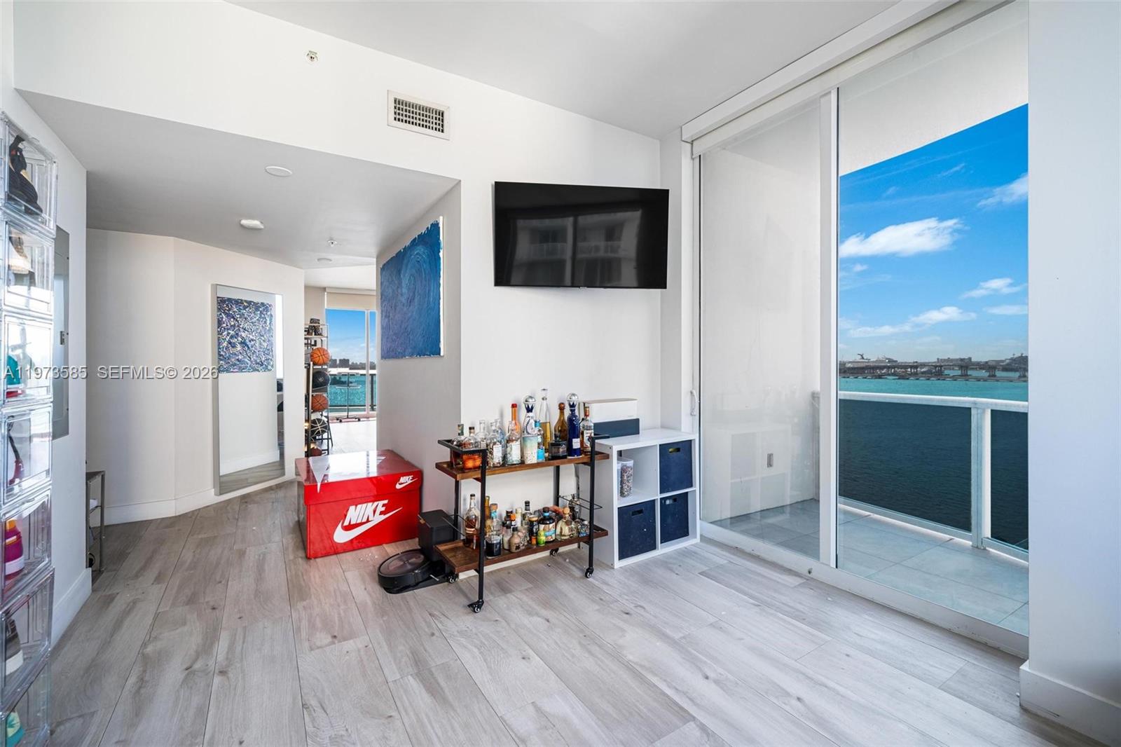 NEW WAVE CONDO - Residential