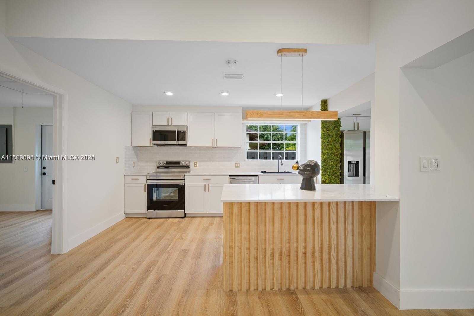 MEADOW WOOD MANOR SEC 7 - Residential