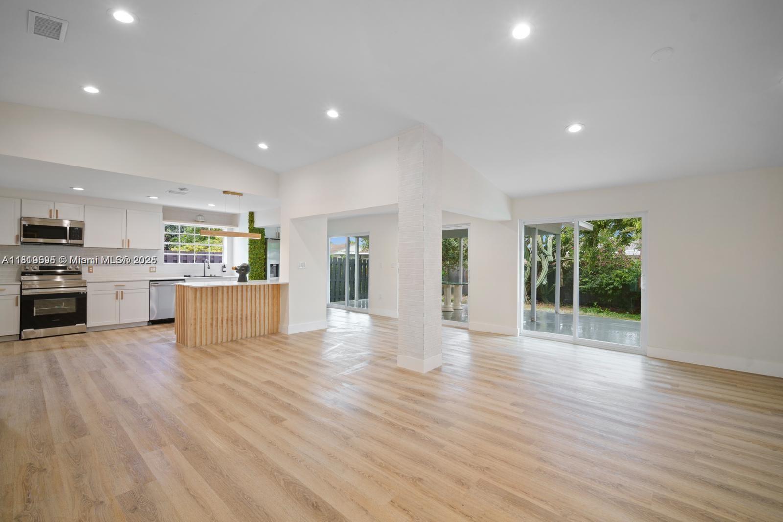 MEADOW WOOD MANOR SEC 7 - Residential