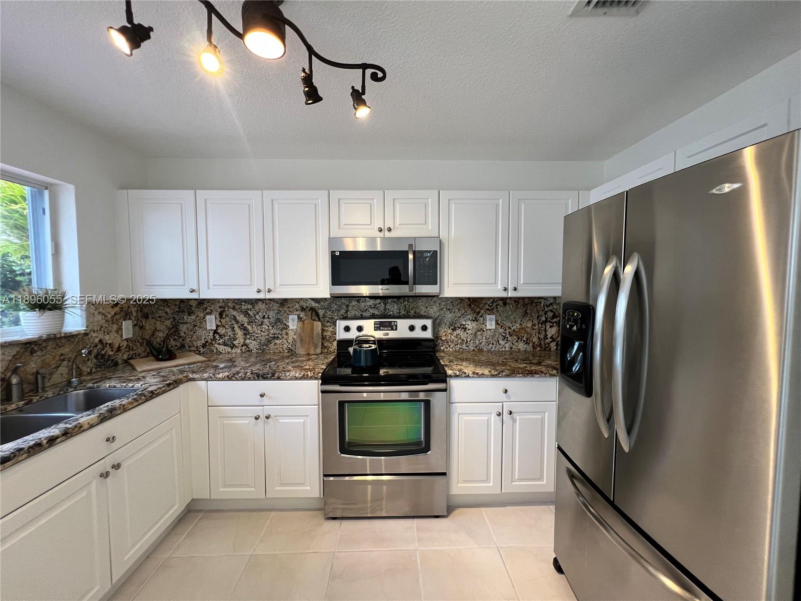 FOUR LAKES SEC 5 - Residential