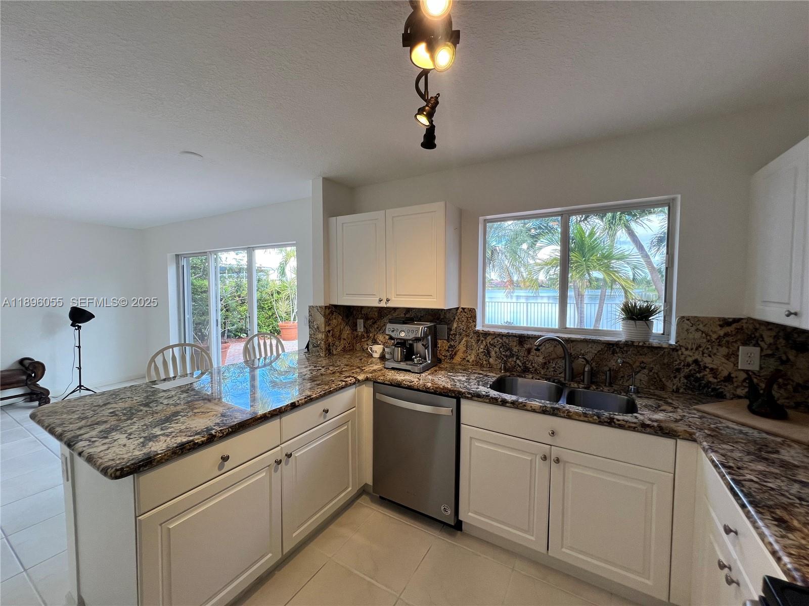 FOUR LAKES SEC 5 - Residential