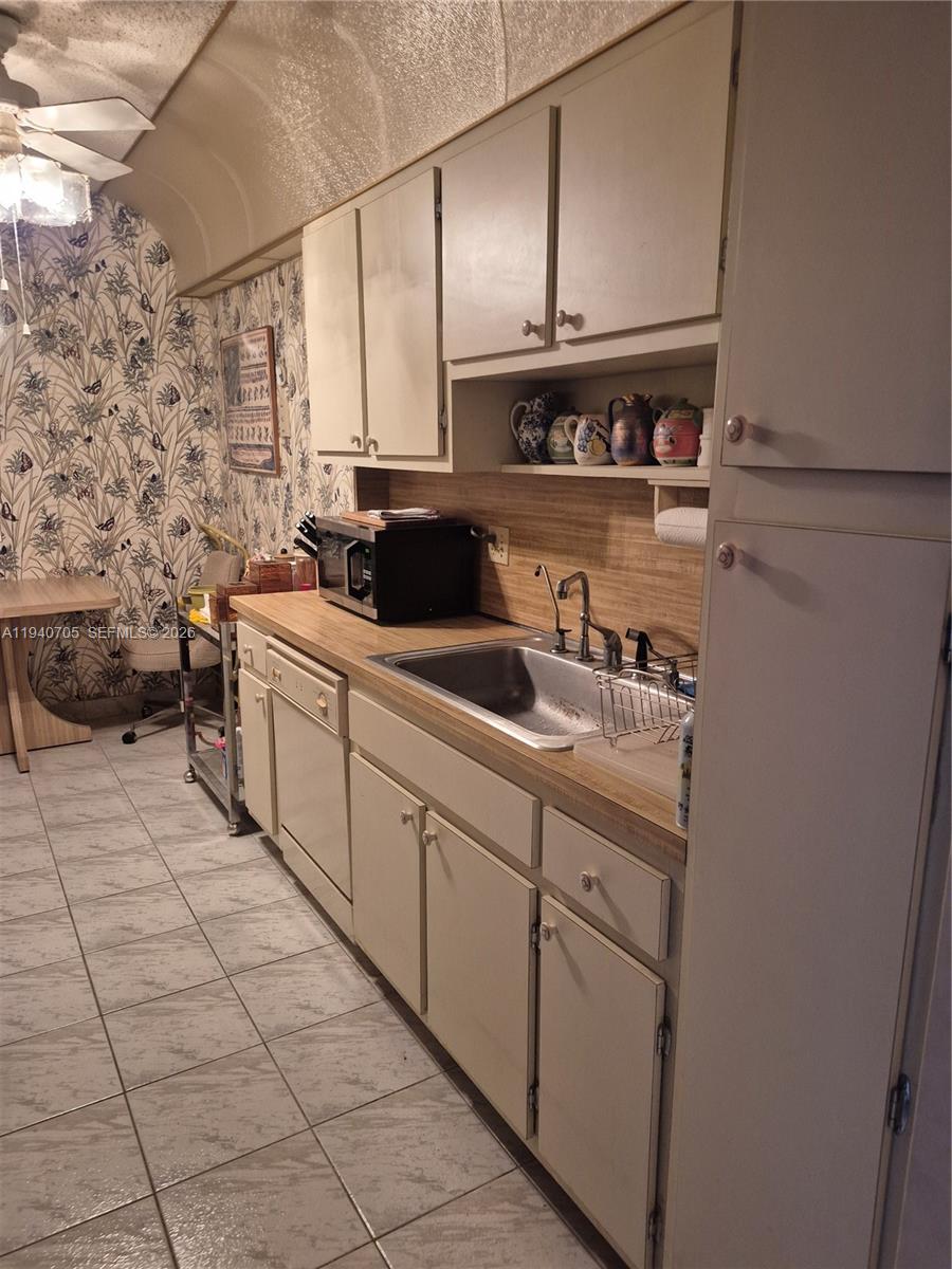 HILLCREST EAST NO 26 COND - Residential