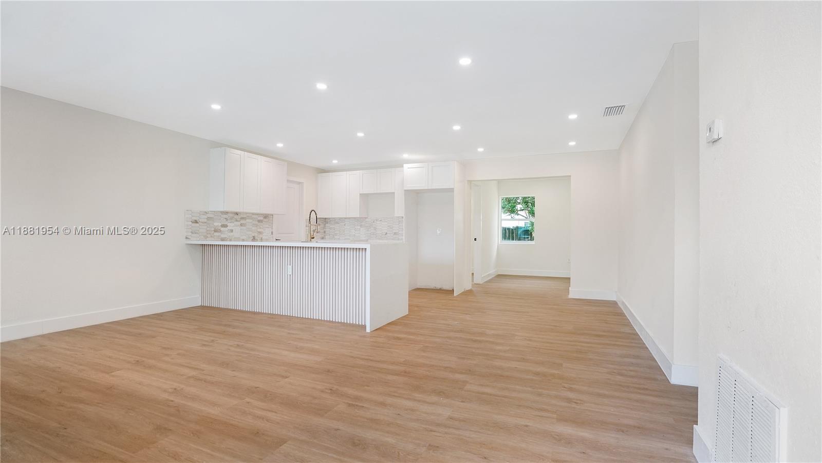 SUNRISE GOLF VILLAGE SEC - Residential