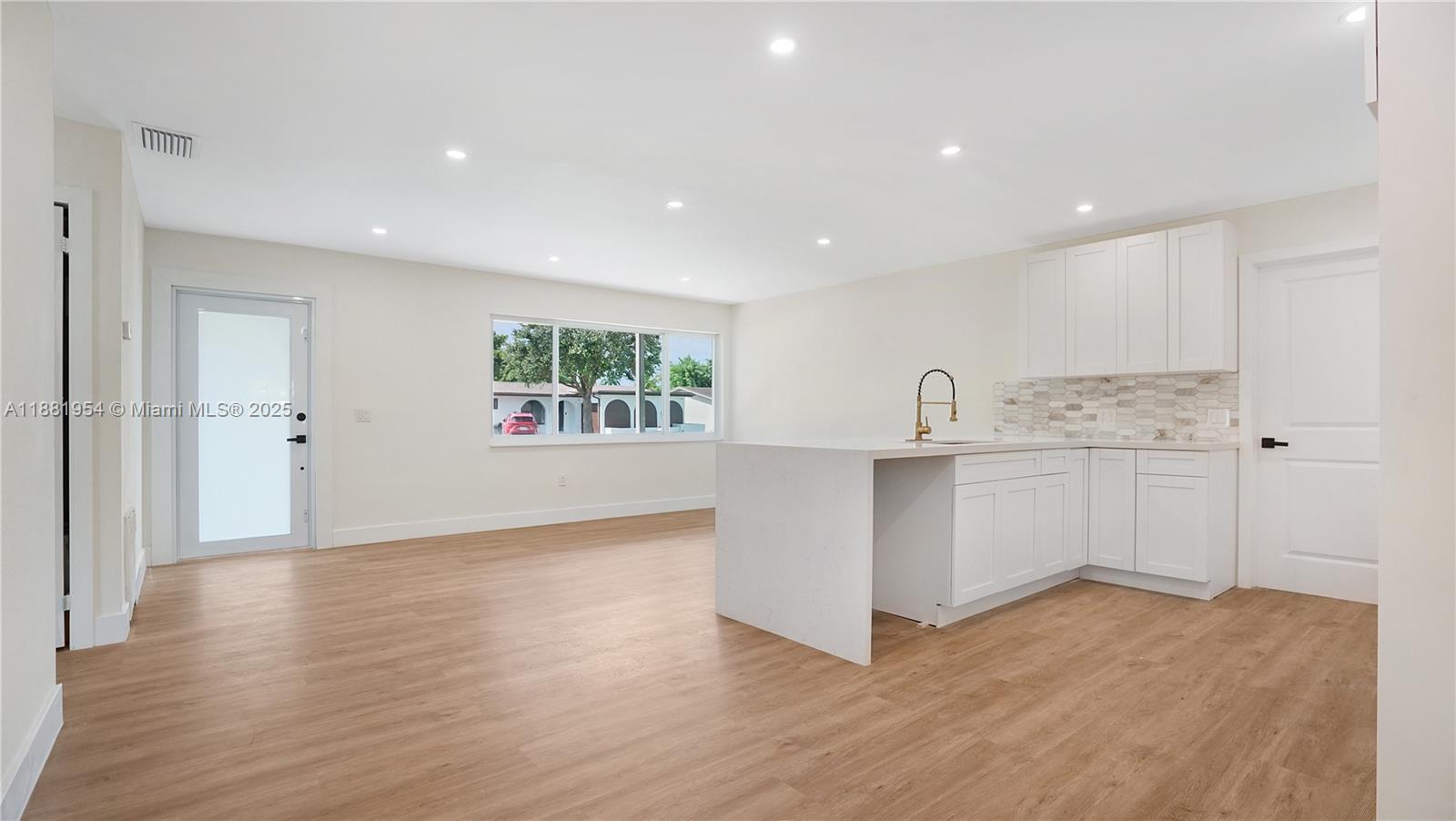 SUNRISE GOLF VILLAGE SEC - Residential