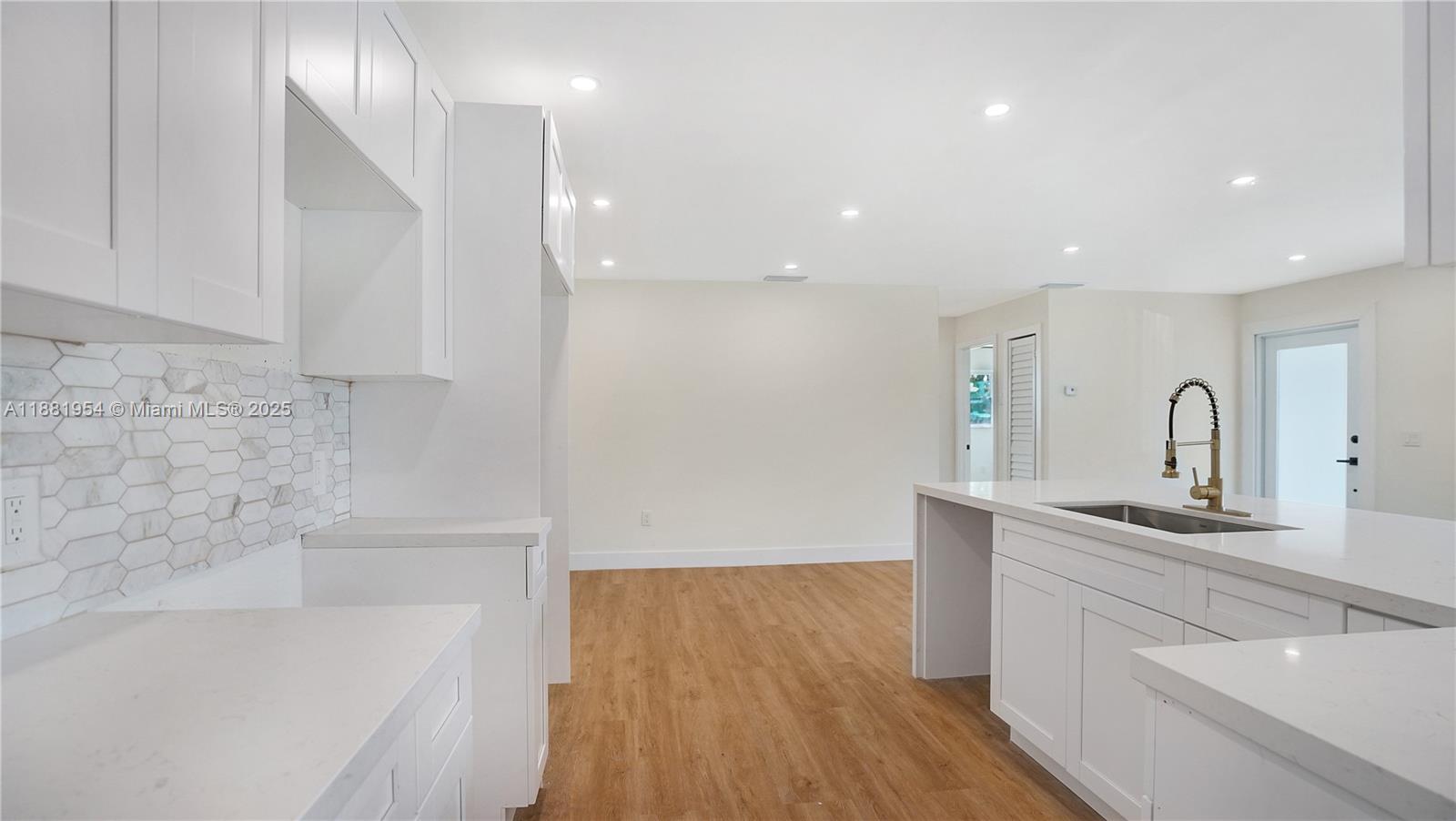 SUNRISE GOLF VILLAGE SEC - Residential