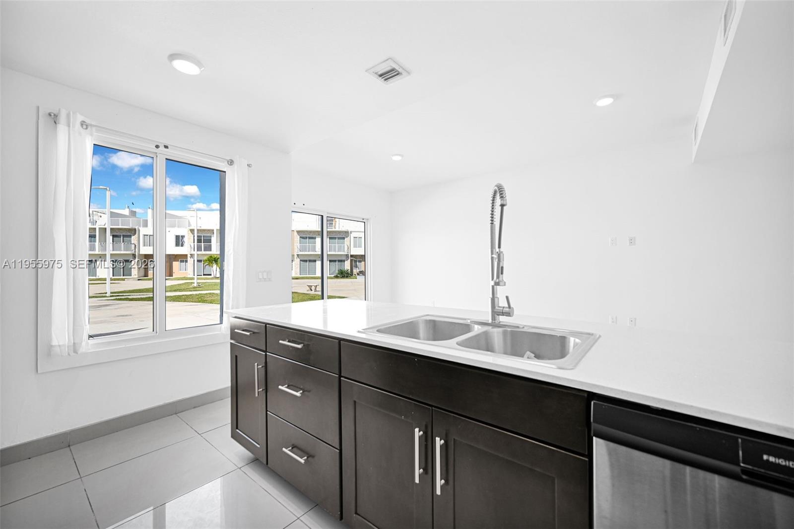 PARADISE GARDENS - Residential