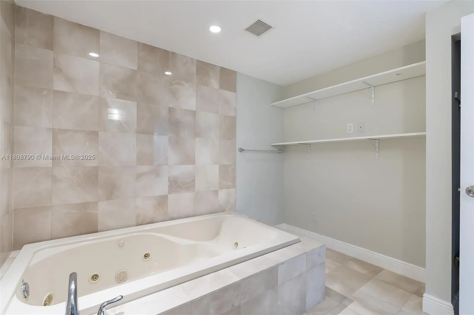 Miami, Florida 33186, United States, 2 Bedrooms Bedrooms, ,2 BathroomsBathrooms,Residential,Active,136643