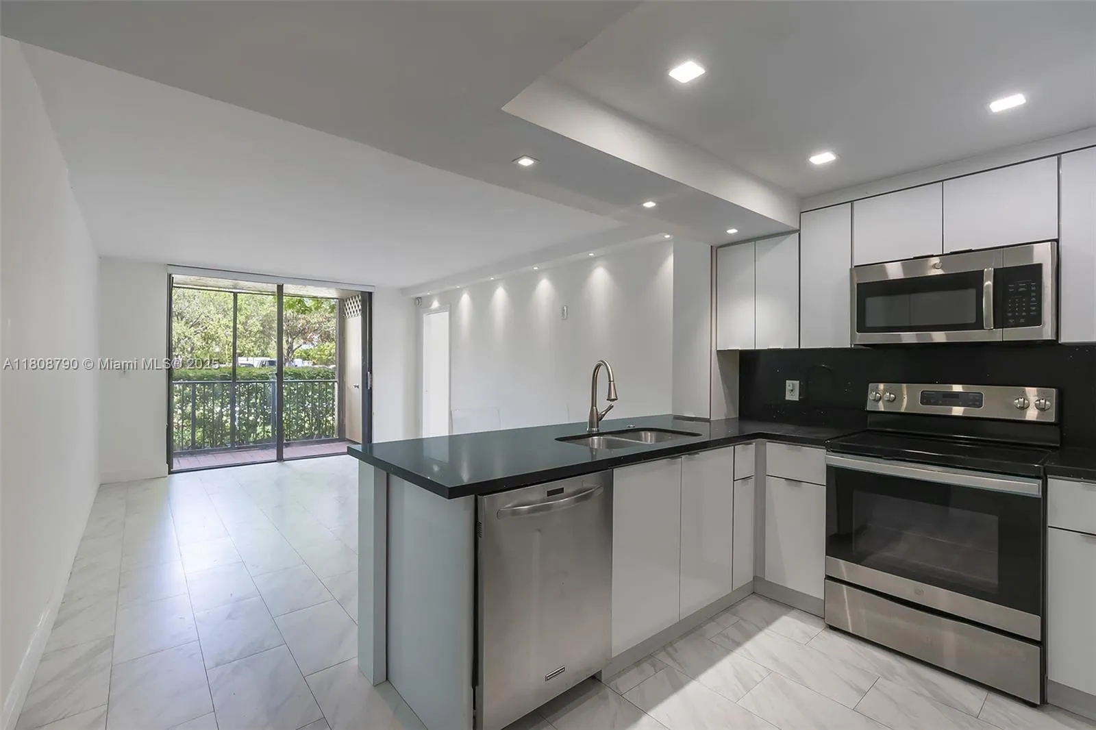 Miami, Florida 33186, United States, 2 Bedrooms Bedrooms, ,2 BathroomsBathrooms,Residential,Active,136643