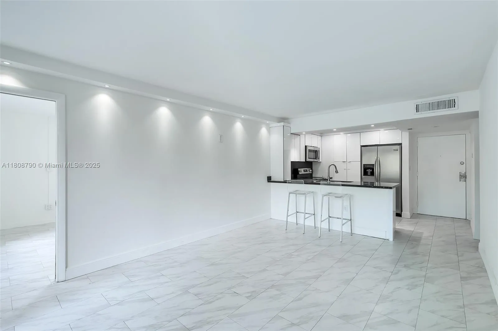 Miami, Florida 33186, United States, 2 Bedrooms Bedrooms, ,2 BathroomsBathrooms,Residential,Active,136643