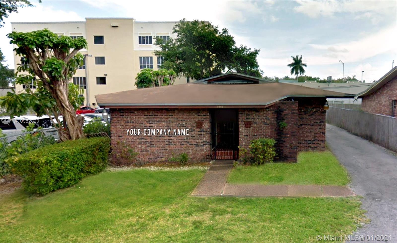 Main image without alt text