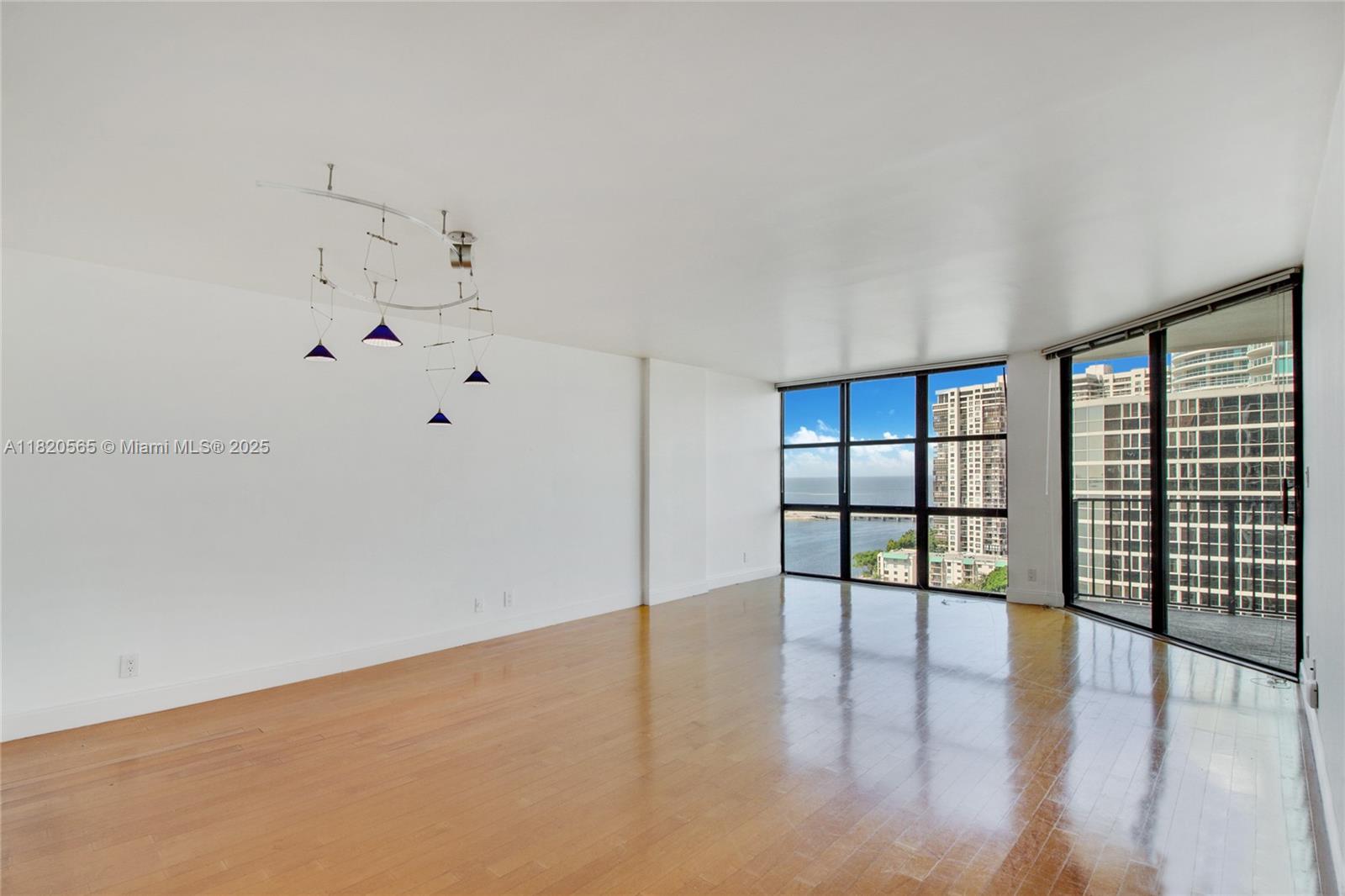1925 Brickell Ave 1812