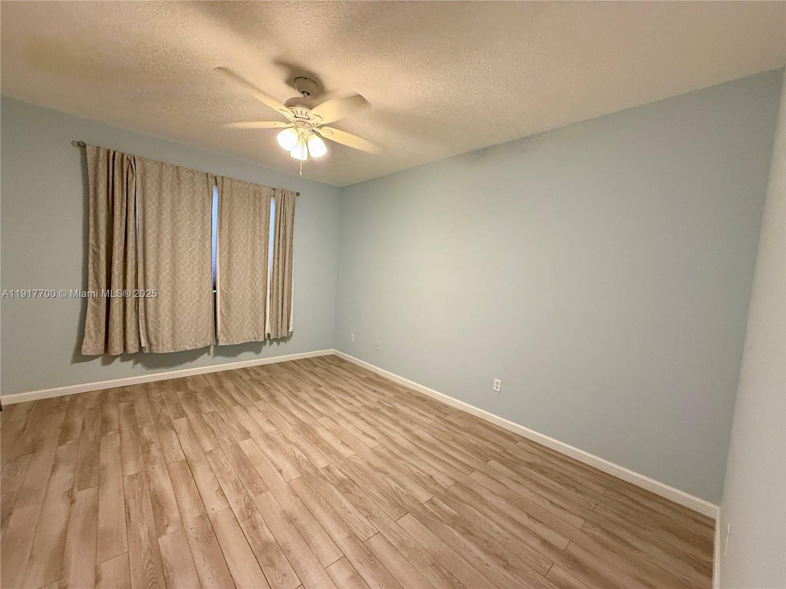 VILLAS AT HARBOR ISLES CO - Residential Lease