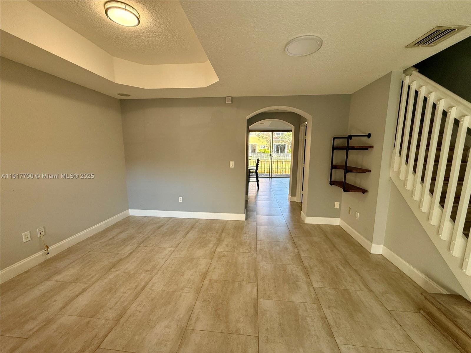 VILLAS AT HARBOR ISLES CO - Residential Lease