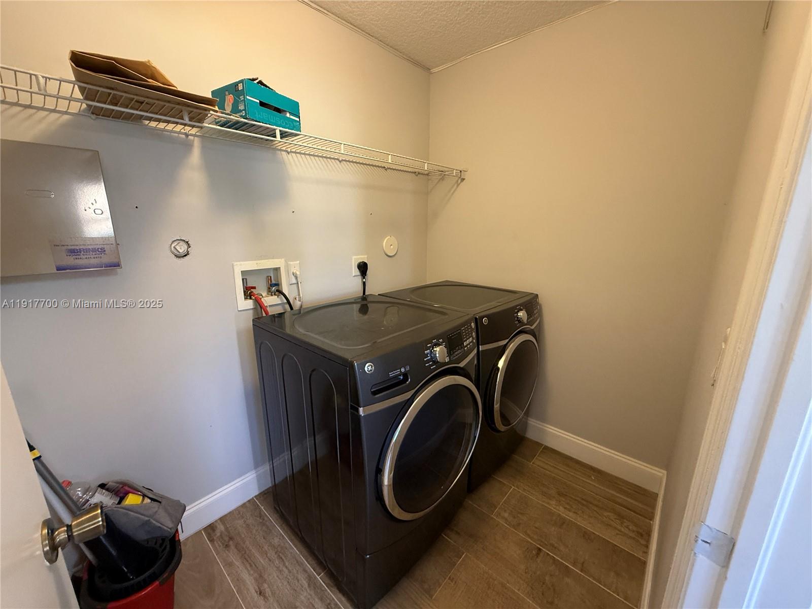 VILLAS AT HARBOR ISLES CO - Residential Lease