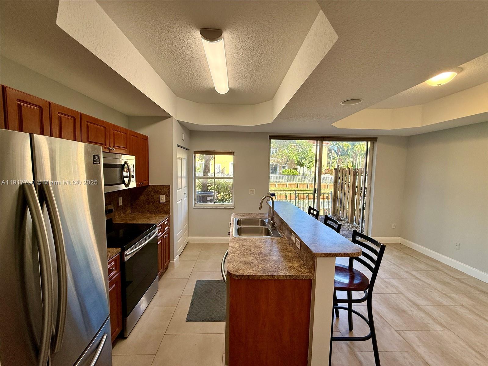 VILLAS AT HARBOR ISLES CO - Residential Lease