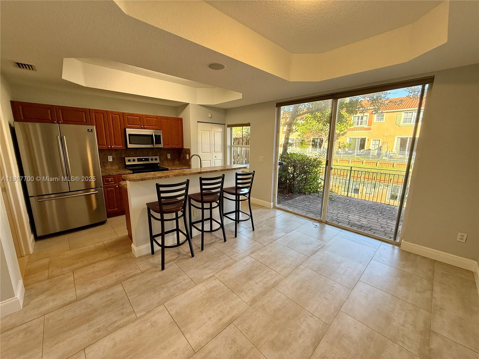 VILLAS AT HARBOR ISLES CO - Residential Lease