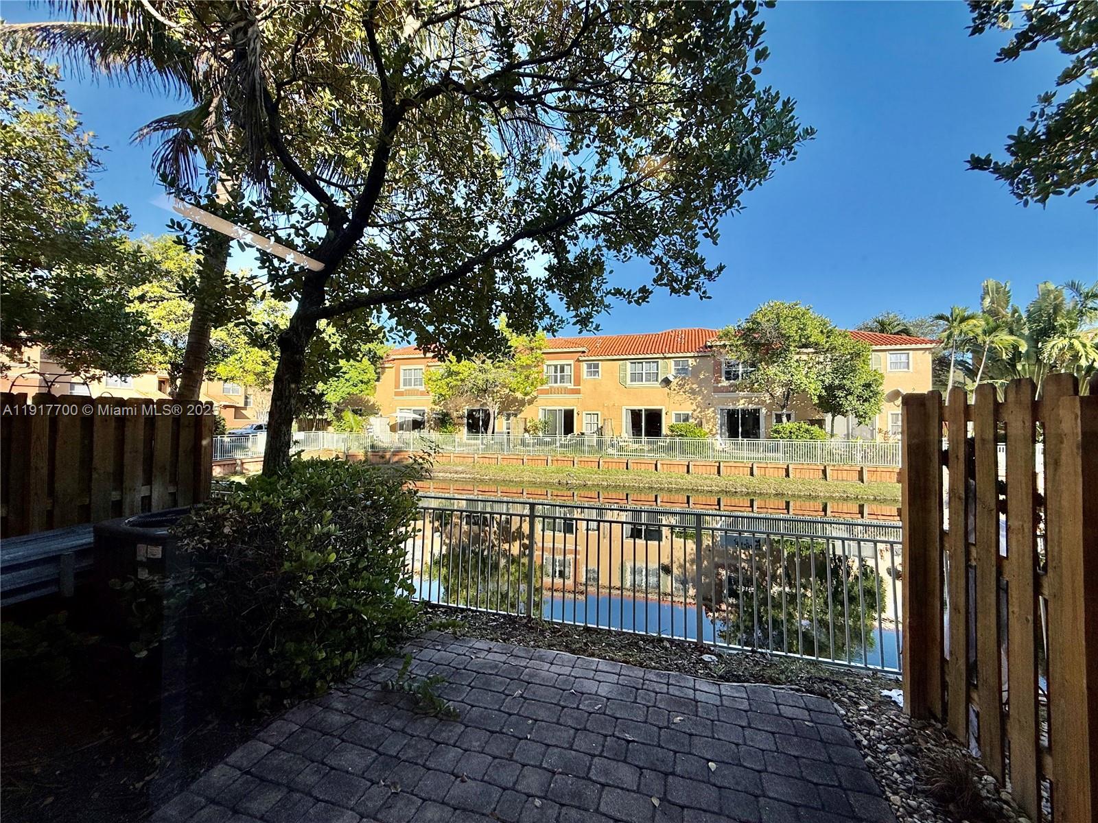 VILLAS AT HARBOR ISLES CO - Residential Lease