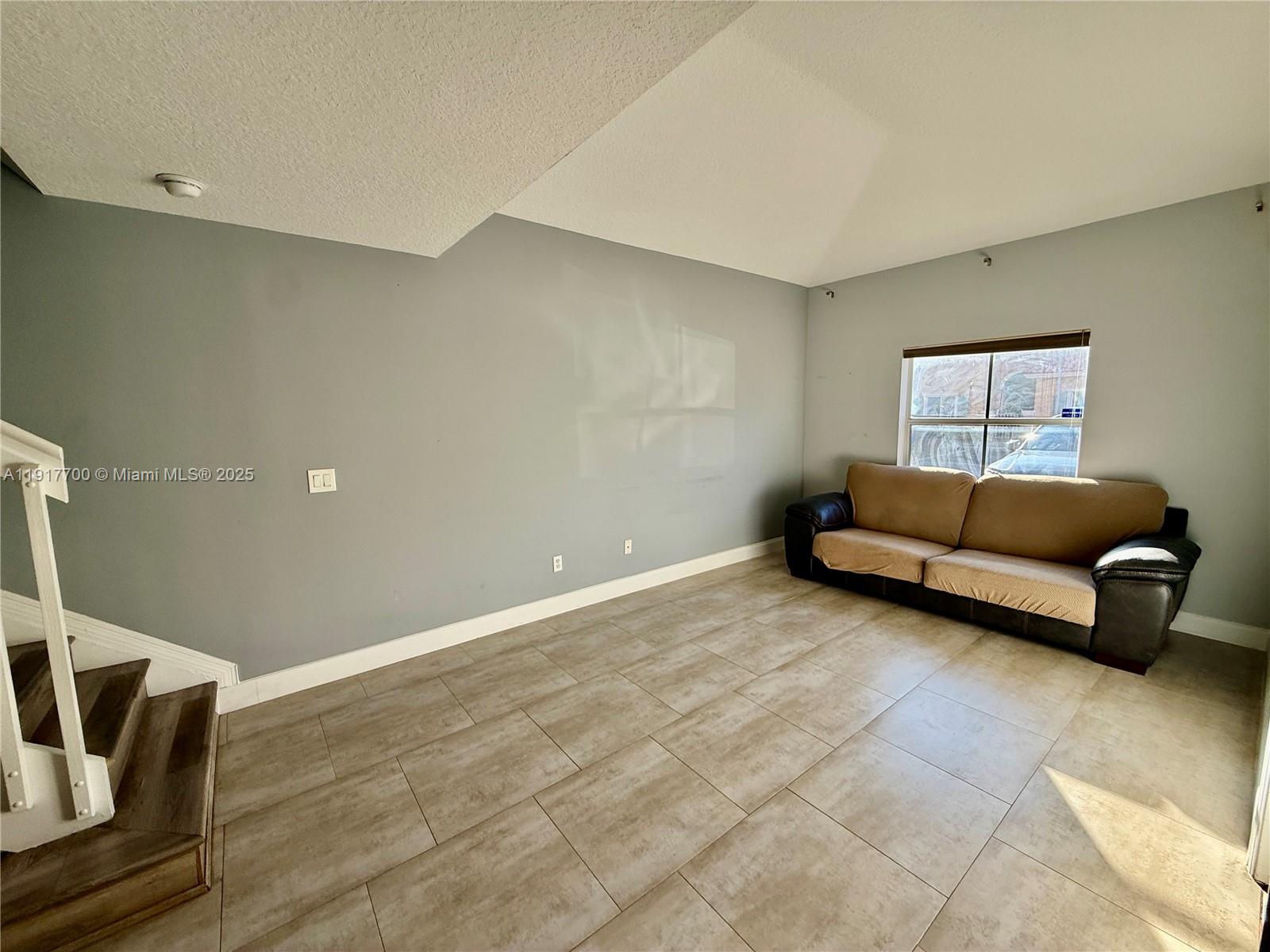 VILLAS AT HARBOR ISLES CO - Residential Lease