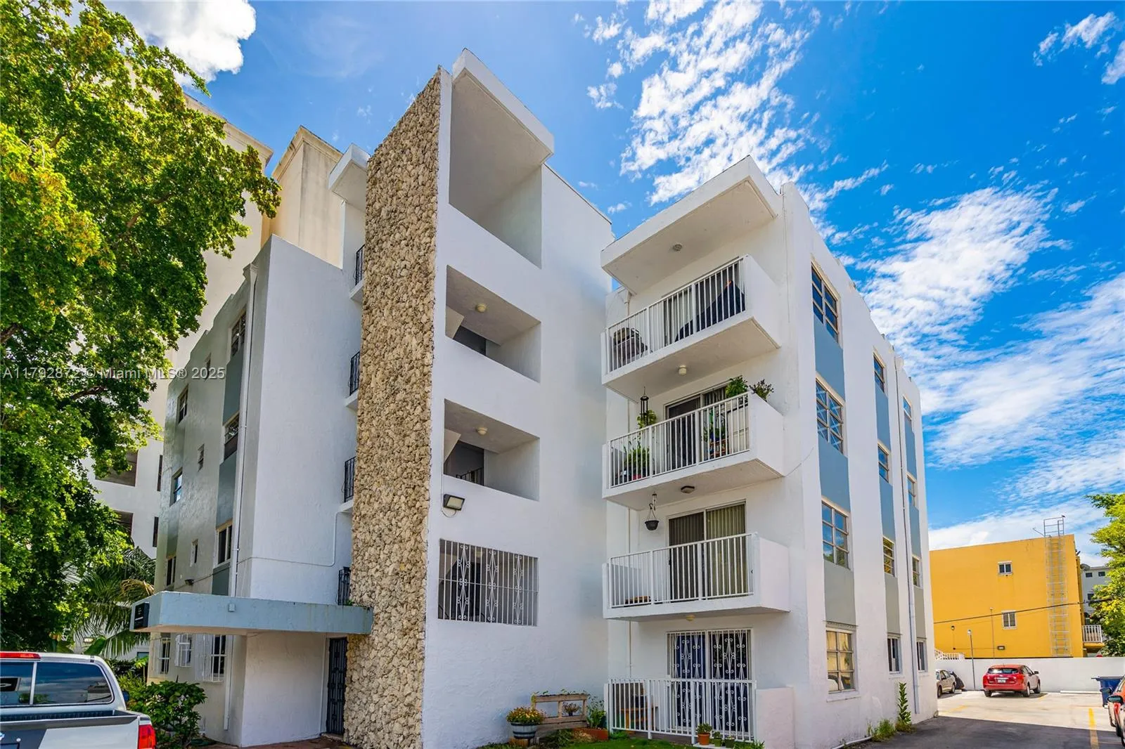 Miami, Florida 33130, United States, 1 Bedroom Bedrooms, ,1 BathroomBathrooms,Residential,Pending,118831