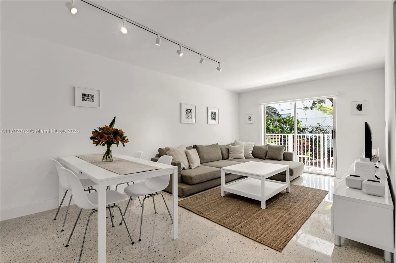 Miami, Florida 33130, United States, 1 Bedroom Bedrooms, ,1 BathroomBathrooms,Residential,Pending,118831