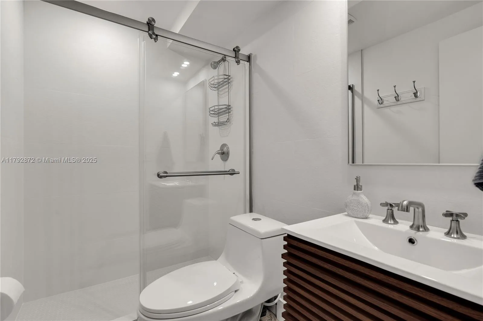 Miami, Florida 33130, United States, 1 Bedroom Bedrooms, ,1 BathroomBathrooms,Residential,Pending,118831