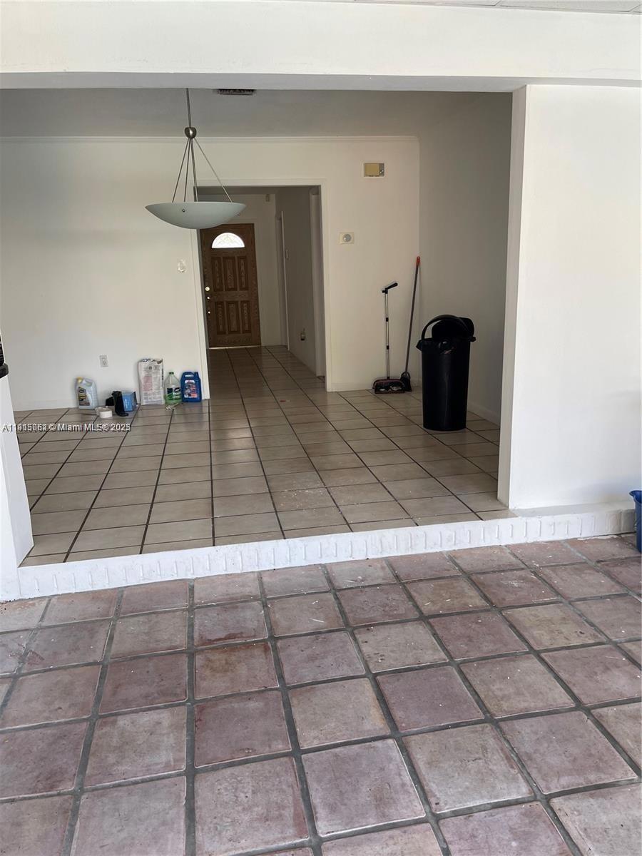 HOLLYWOOD HILLS - Residential Lease