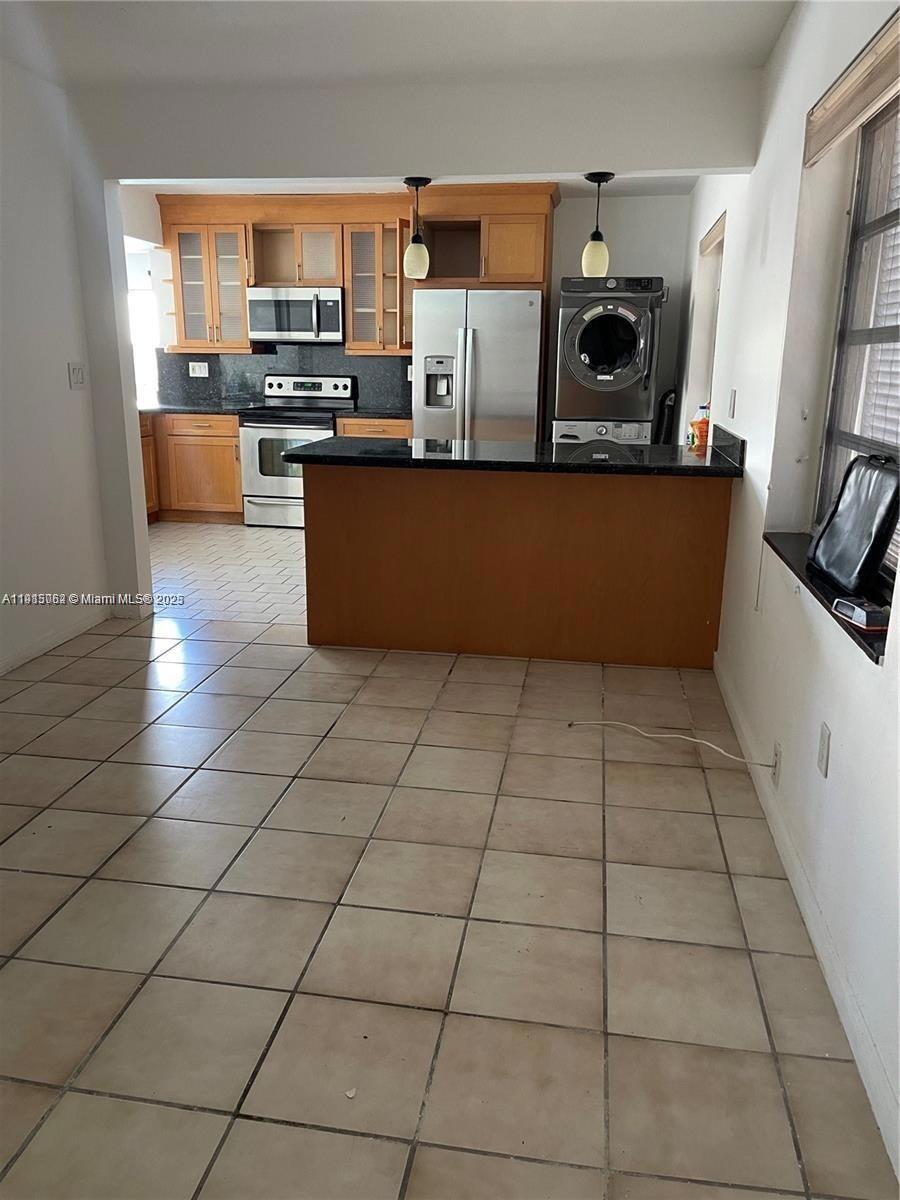 HOLLYWOOD HILLS - Residential Lease