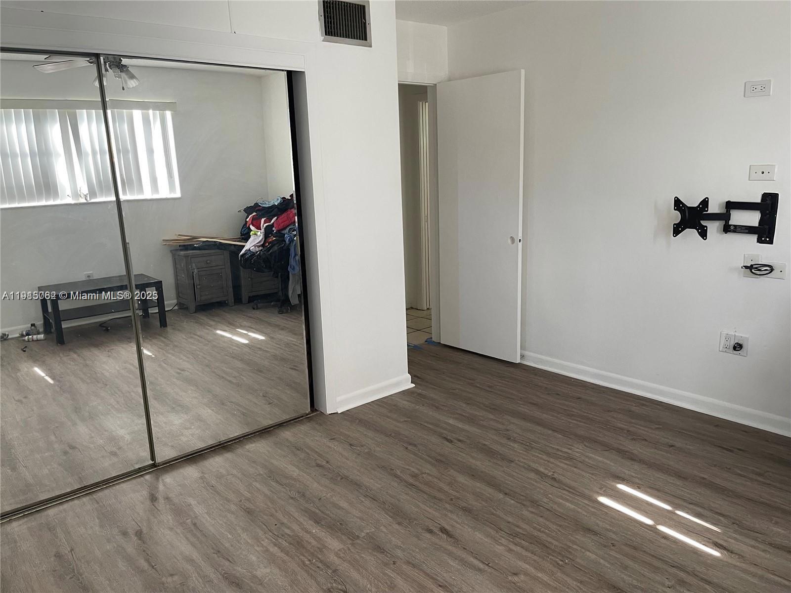 HOLLYWOOD HILLS - Residential Lease