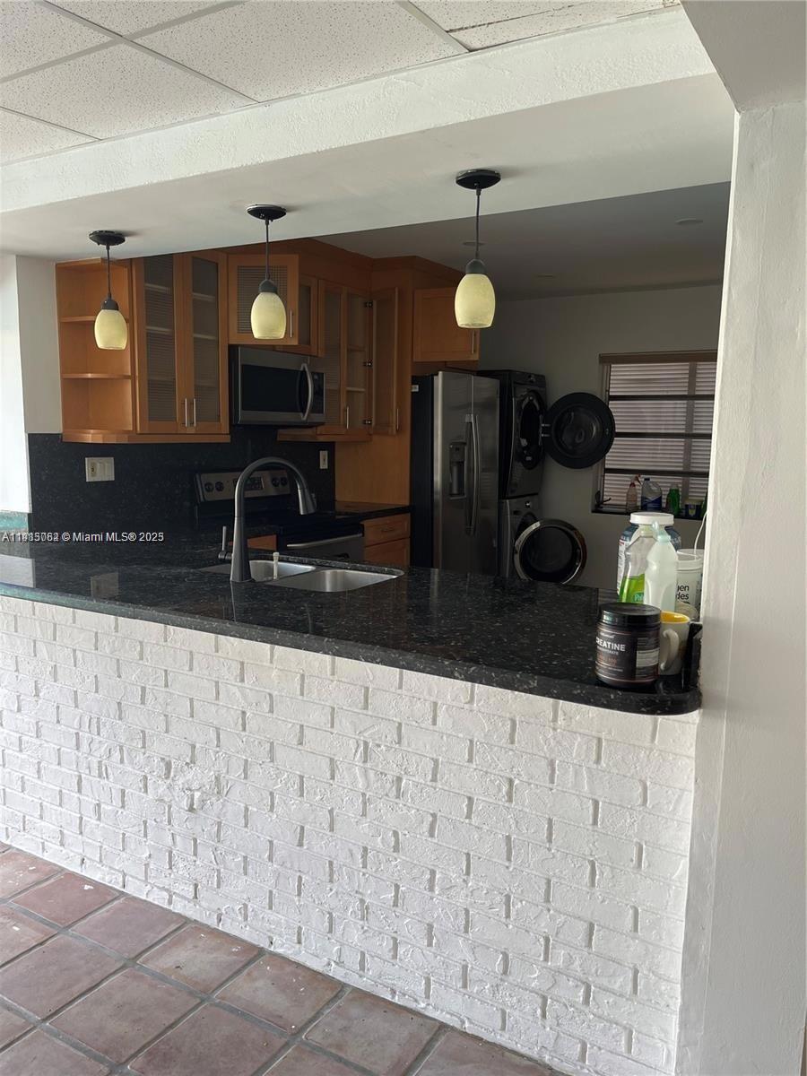 HOLLYWOOD HILLS - Residential Lease