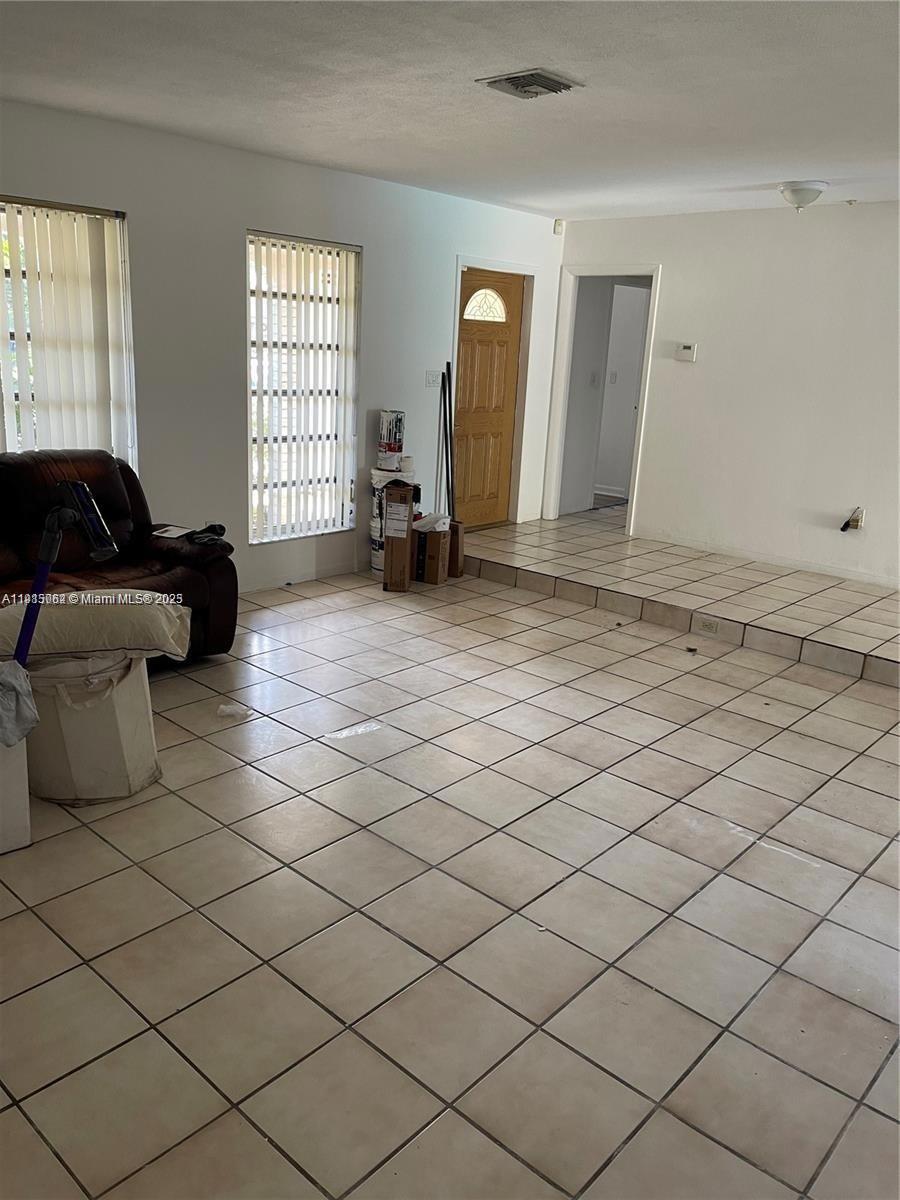 HOLLYWOOD HILLS - Residential Lease