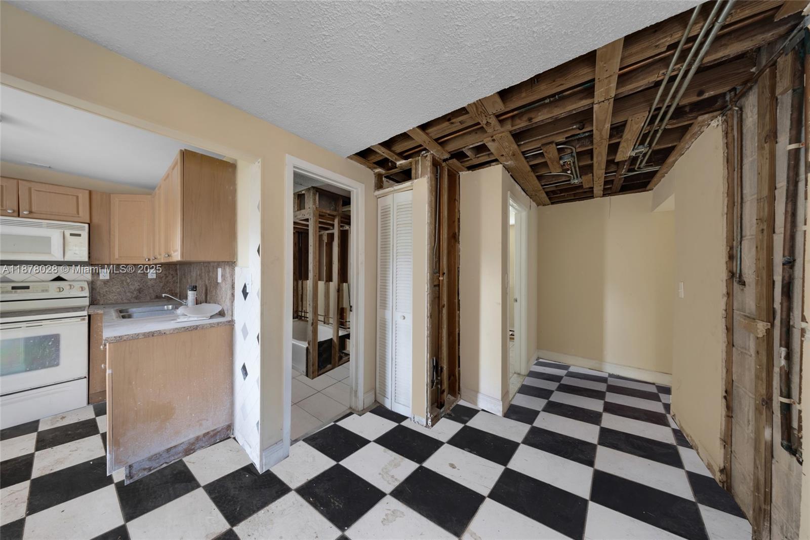 LAWRENCE EST LAND CO SUB - Residential Income