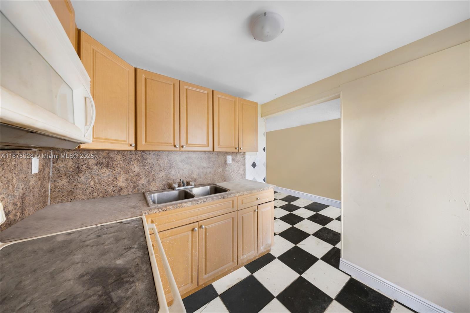 LAWRENCE EST LAND CO SUB - Residential Income