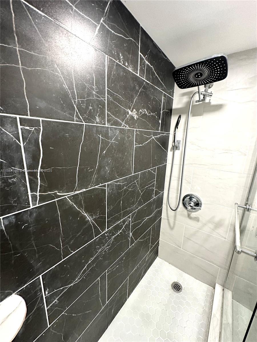 DIPLOMAT GOLF & RACQUET C - Residential