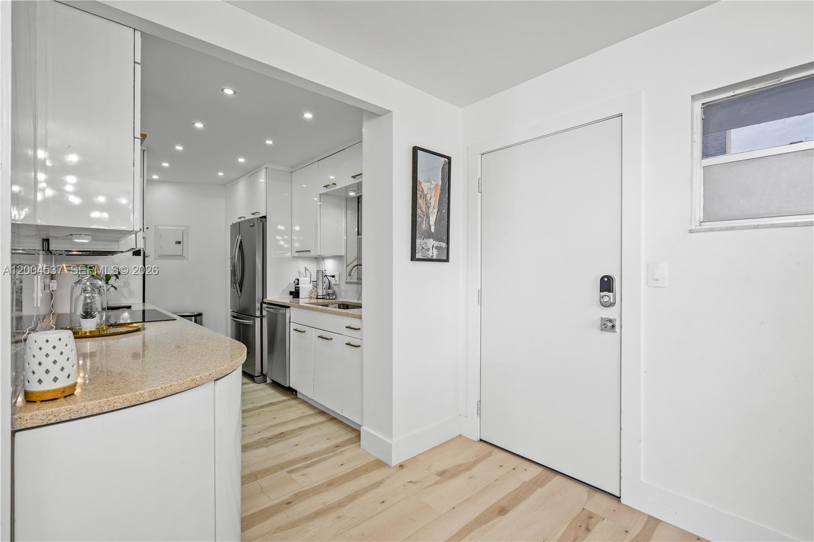 1881 Washington Ave 6D