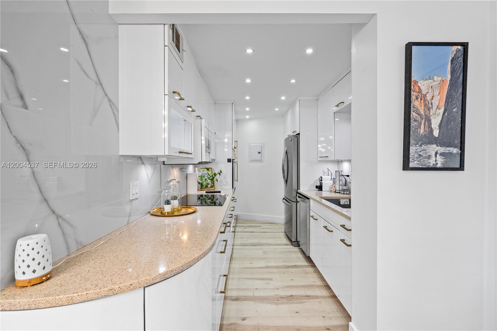 1881 Washington Ave 6D