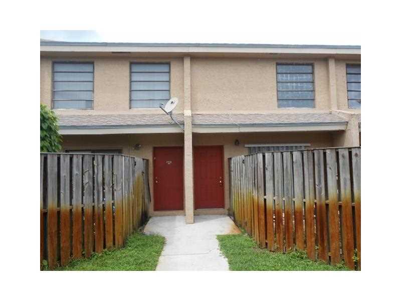 2/1.5 TOWNHOME CENTRALLY LOCATED CLOSE TO MAJOR HIGHWAYS, SHOPPING, AND DINING. UNIT NEEDS SOME REPAIRS AND TLC. AGENTS WHO ARE ALSO THE BUYER WILL NOT RECEIVE A COMMISSION. PLEASE SEE ATTACHMENTS FOR OFFER INSTRUCTIONS AND REQUIREMENTS.