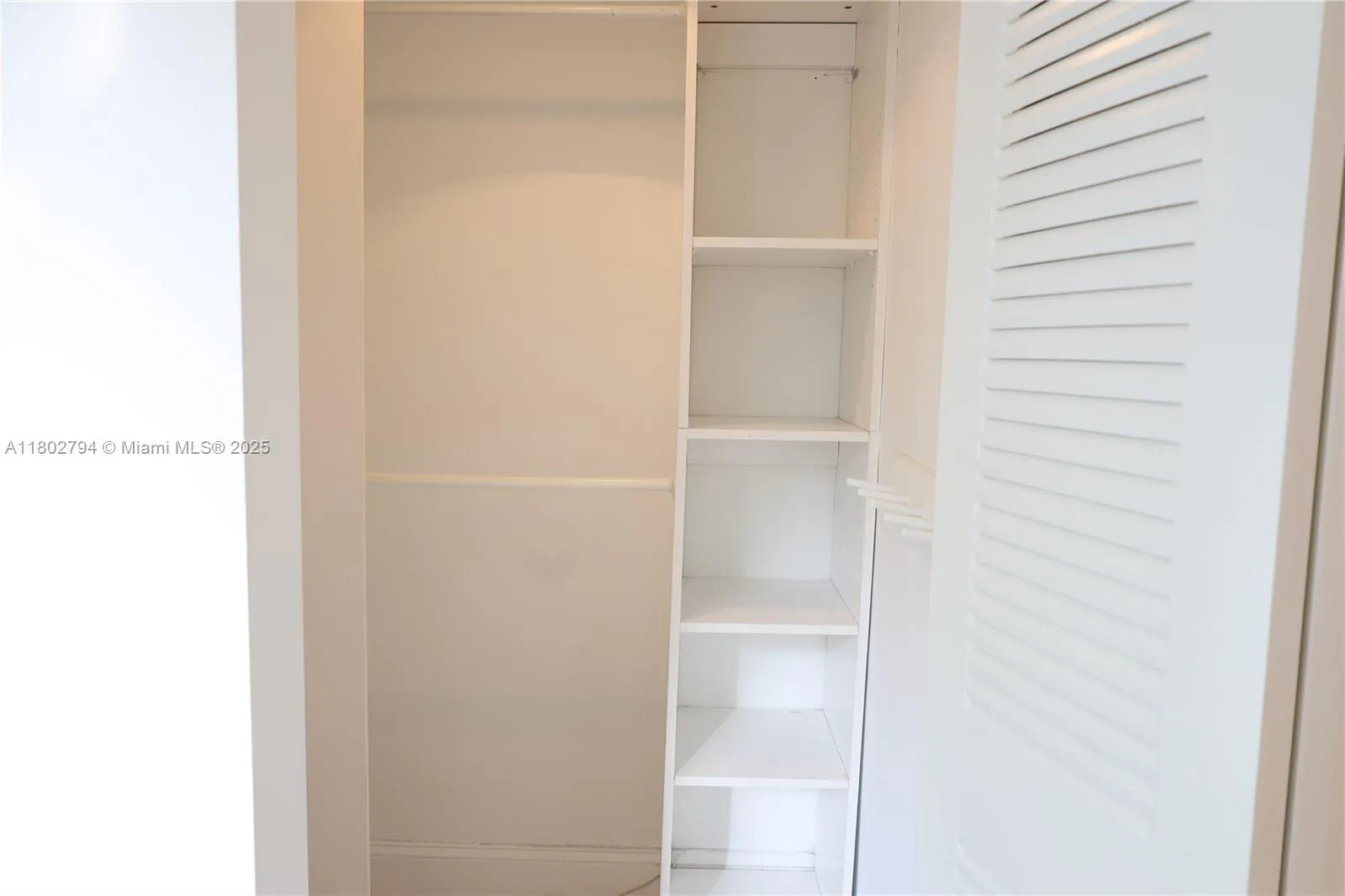 Miami, Florida 33155, United States, 2 Bedrooms Bedrooms, ,3 BathroomsBathrooms,Residential,Active,130131