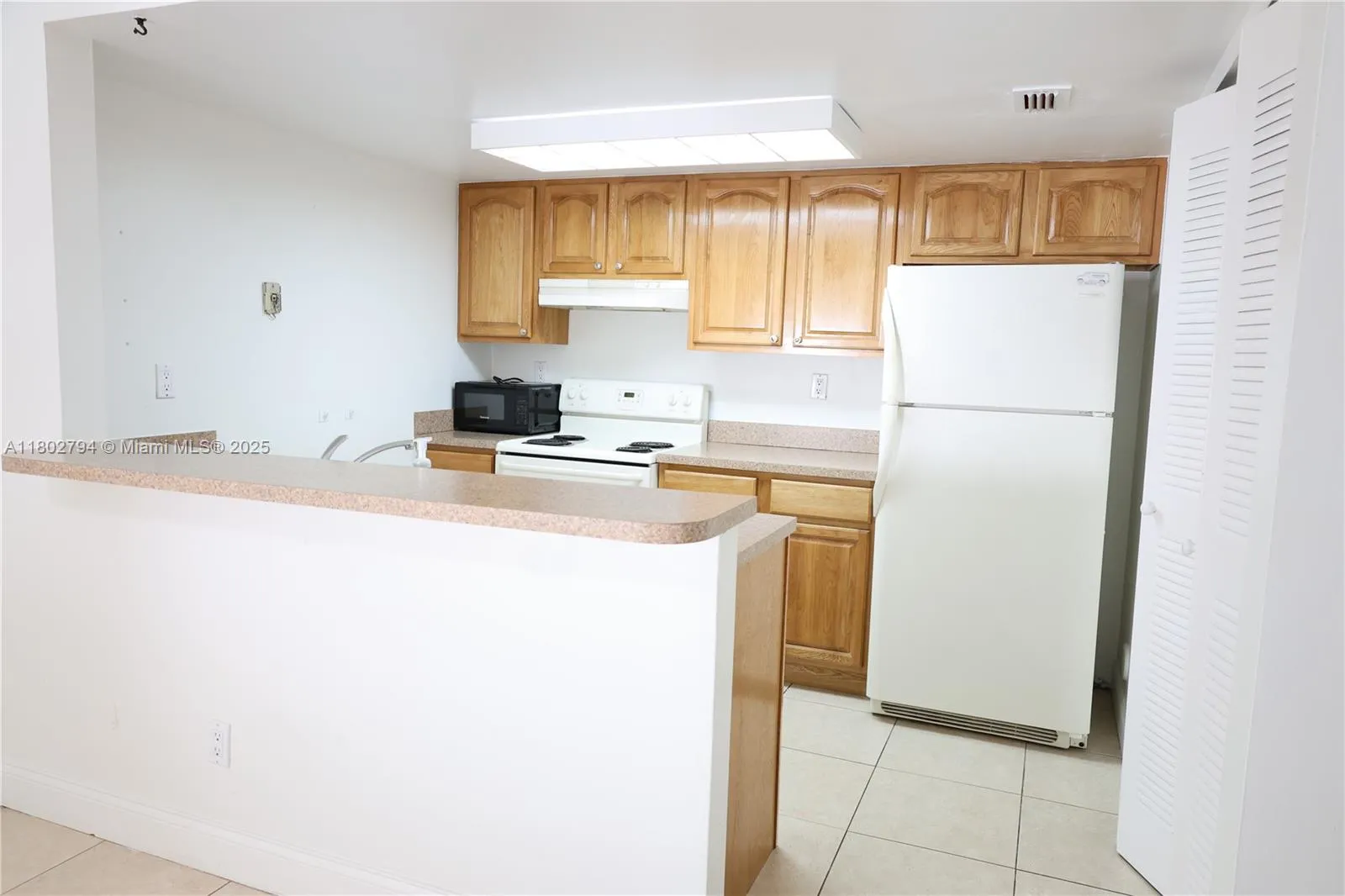 Miami, Florida 33155, United States, 2 Bedrooms Bedrooms, ,3 BathroomsBathrooms,Residential,Active,130131