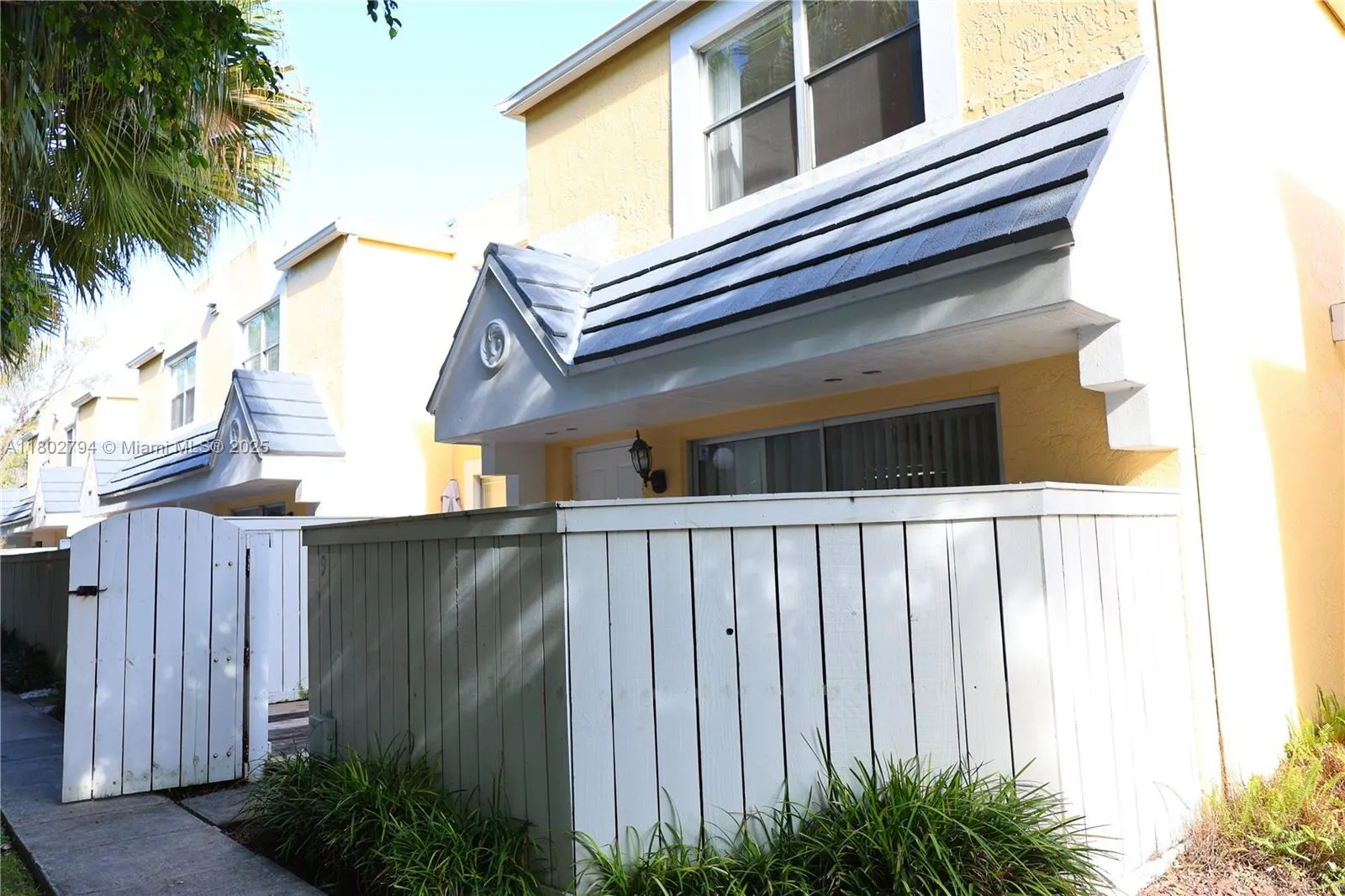 Miami, Florida 33155, United States, 2 Bedrooms Bedrooms, ,3 BathroomsBathrooms,Residential,Active,130131