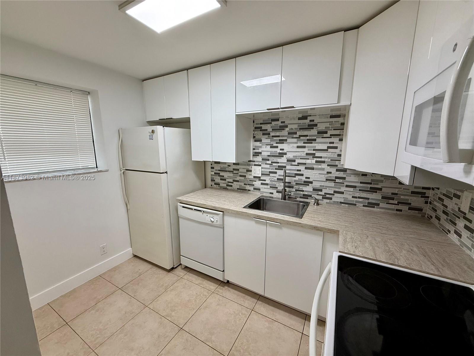 GARDENS NORTH TEN CONDO - Residential Lease