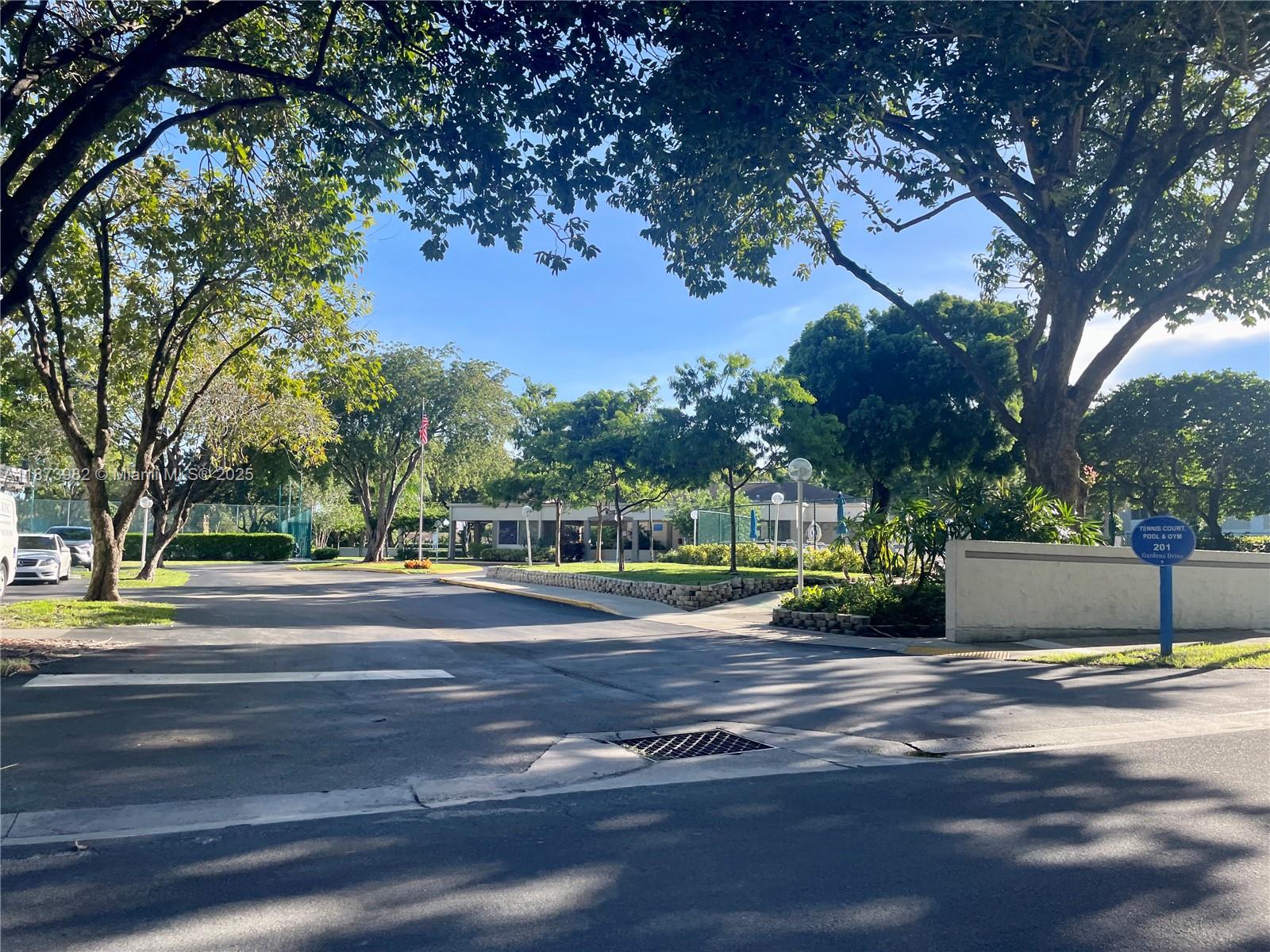 GARDENS NORTH TEN CONDO - Residential Lease